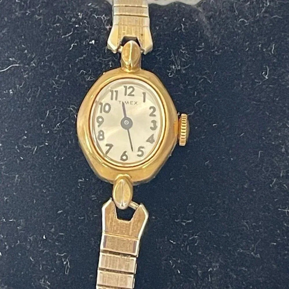 Vintage TIMEX Women’s Watch Gold Tone Stretch Band Needs Batteries Not Tested - Picture 3 of 9
